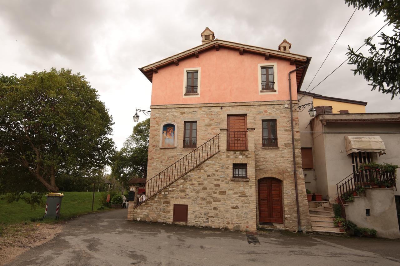 La Casa Di Ercole Hotel Bevagna Bagian luar foto